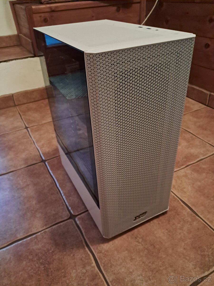 Herní počítač s Monitorem