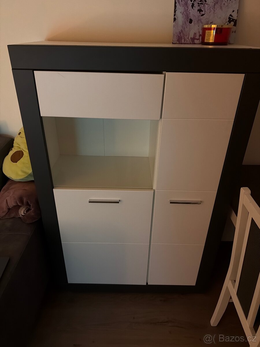 Skříň