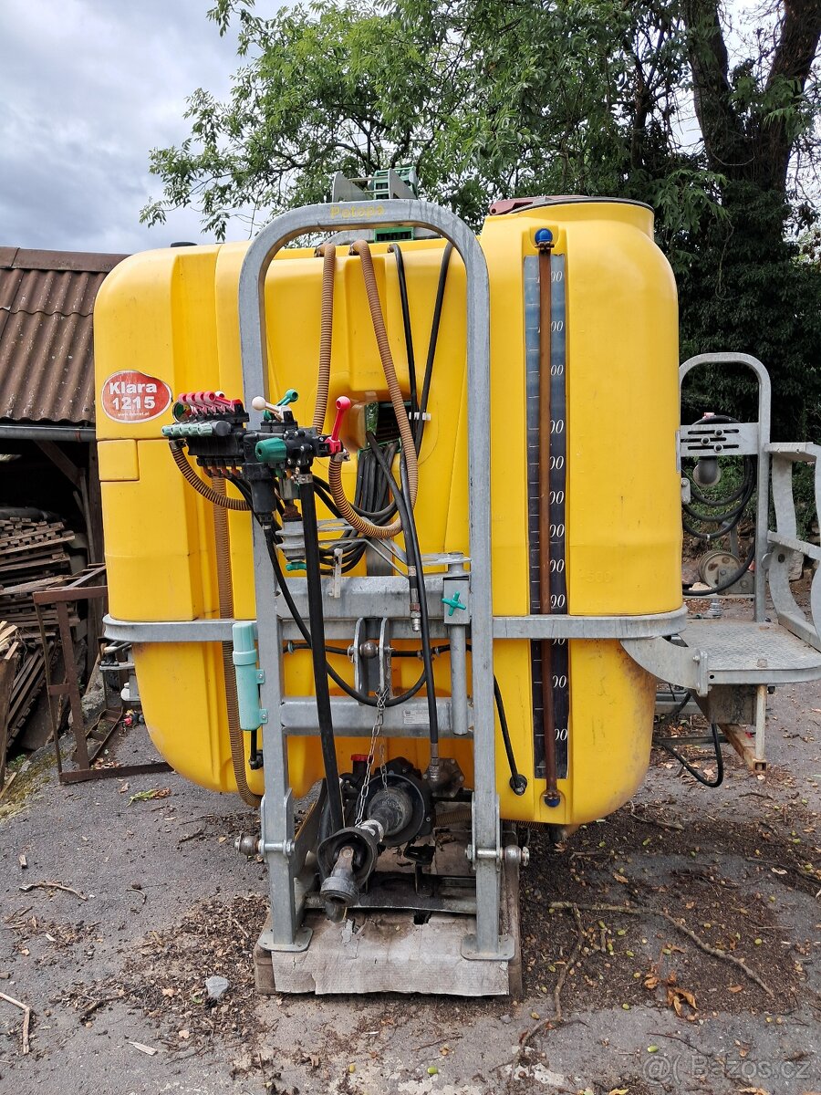 Nesený postřikovač