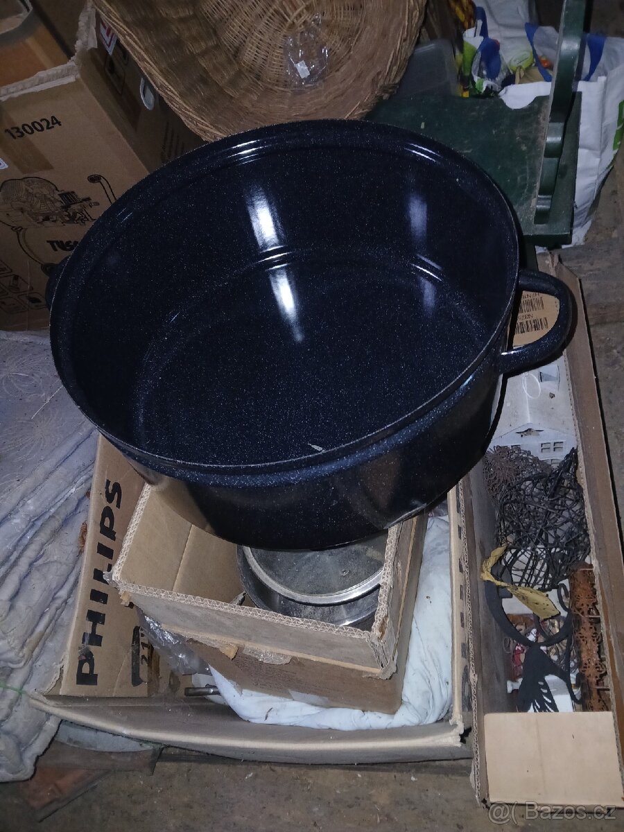 Velké smaltované hrnce