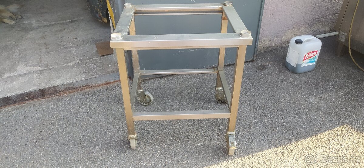 Podstavec pod konvektomat