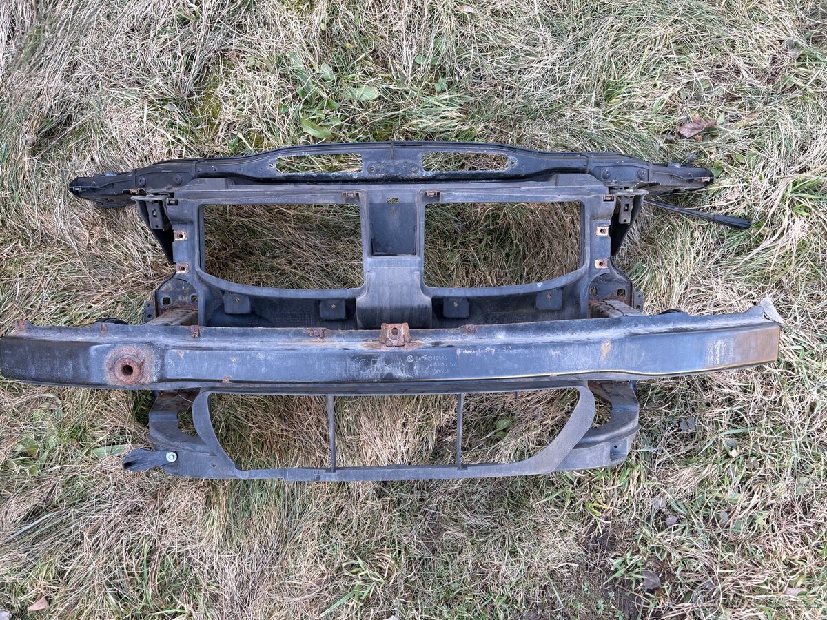 Chladičová stěna BMW E90