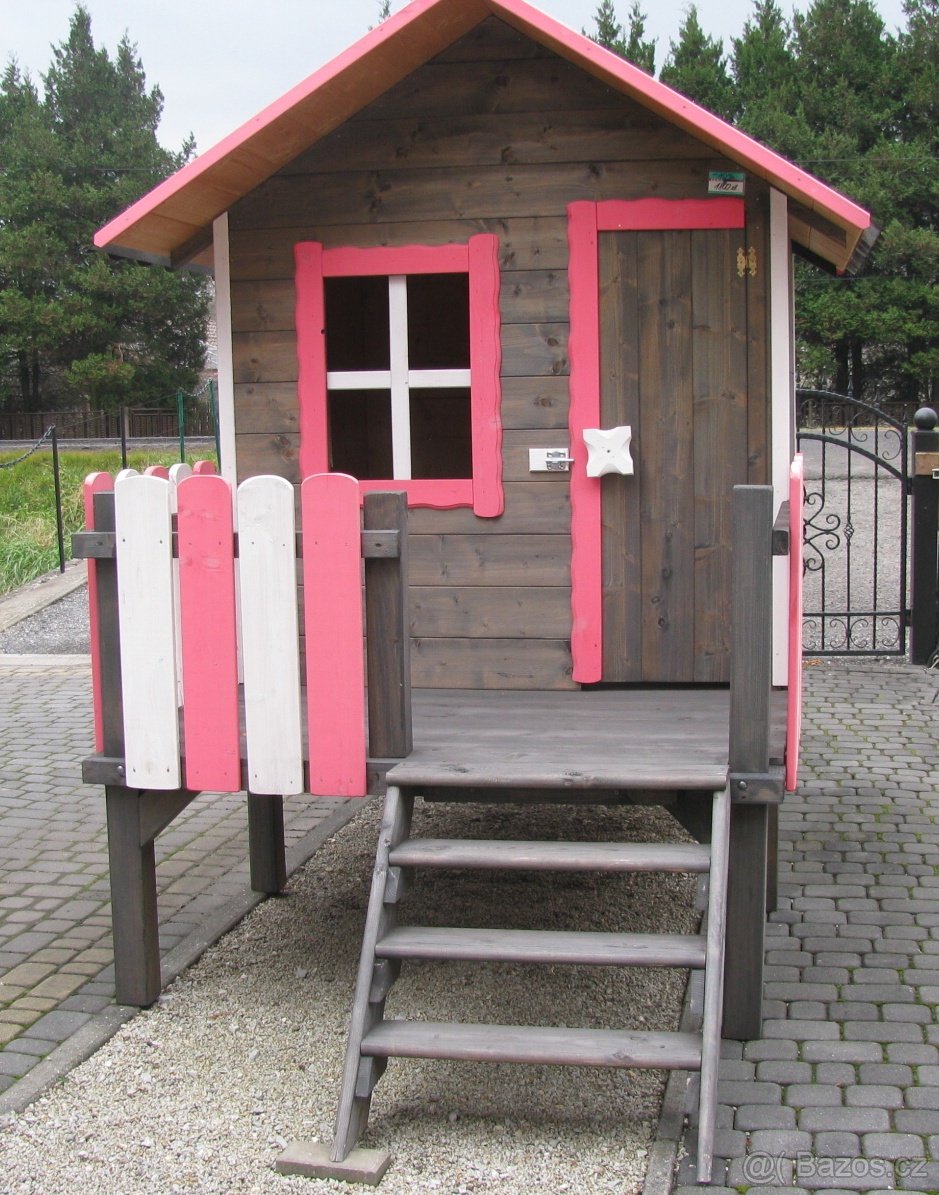 dřevěná zahradní dekorace Dětský domek se schůdky