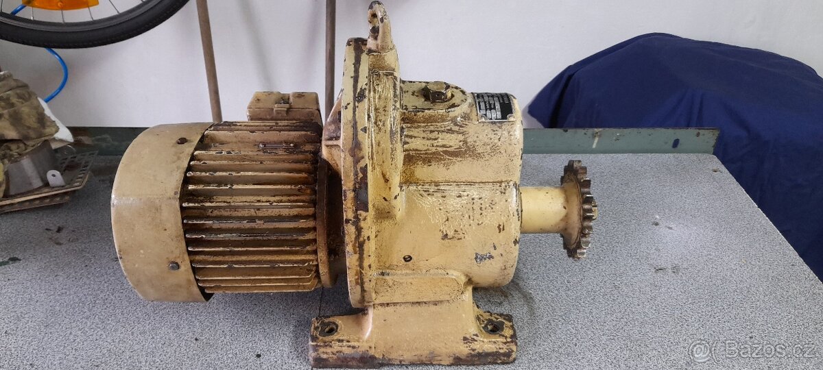 Motor s převodovkou