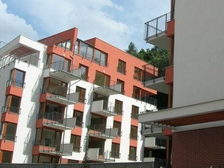 Pronajmu garážové stání Praha 5 - parklift Kavalírka Košíře