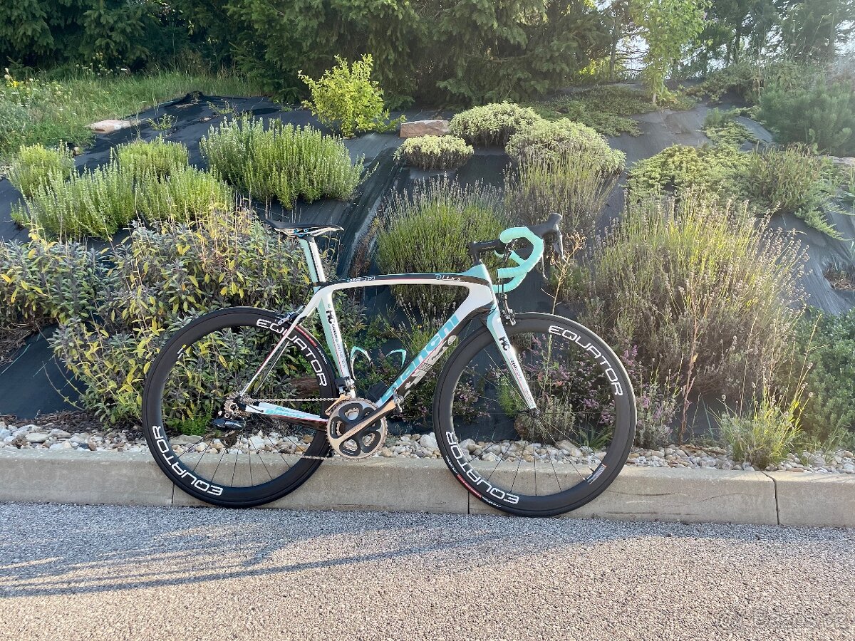 Profi karbon silnička Bianchi Oltre Superleggera Dura-Ace