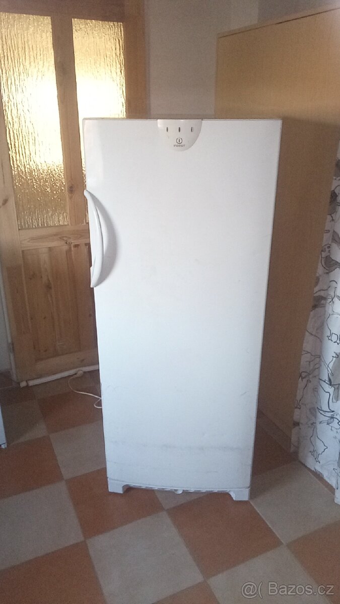 Prodám lednici a mrazák-stejné