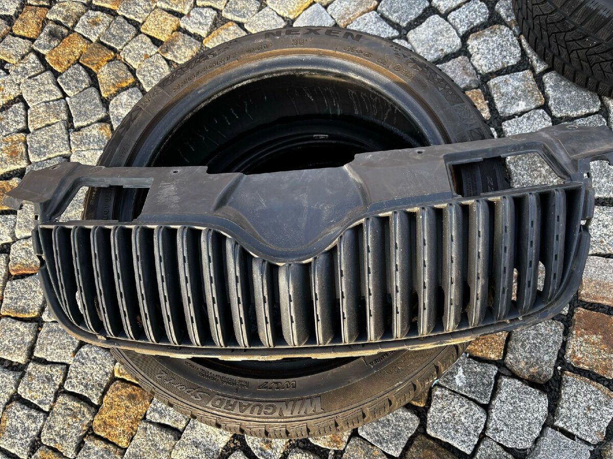 Škoda Rapid - Maska