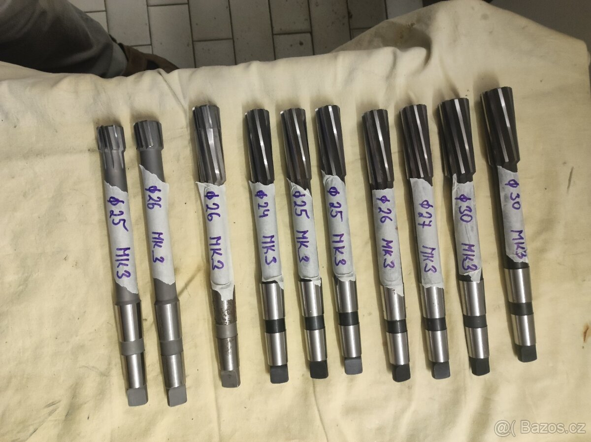 Strojní výstružníky s kuželovou stopkou MK3- prodám.