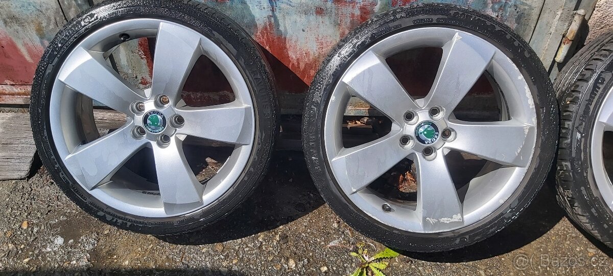 Alu kola 5x100 r17 orig.Škoda s pneu 205/40R17 Pirelli