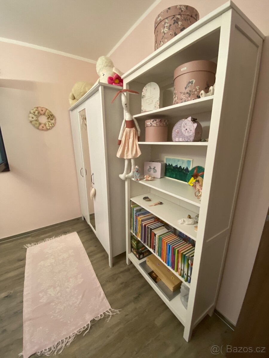 Hemnes knihovna bílá