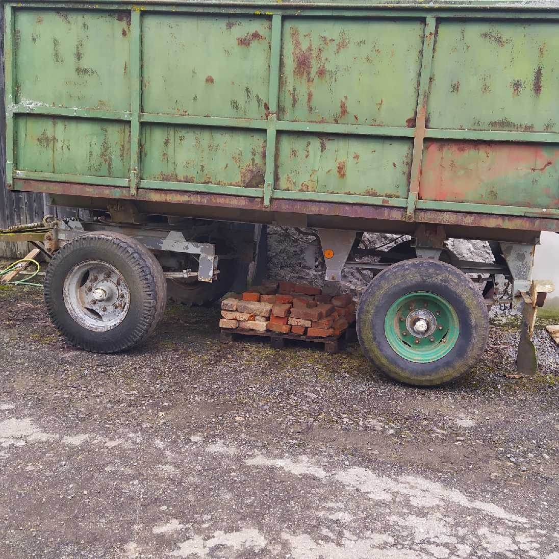 Vlek za traktor bez spz
