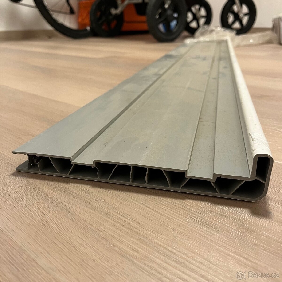 Plastový parapet - bílý