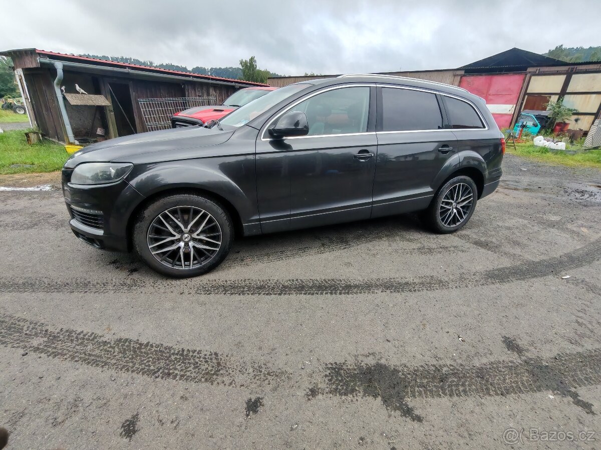 Audi Q7 3.0TDI 171kw na opravu nebo náhradní díly