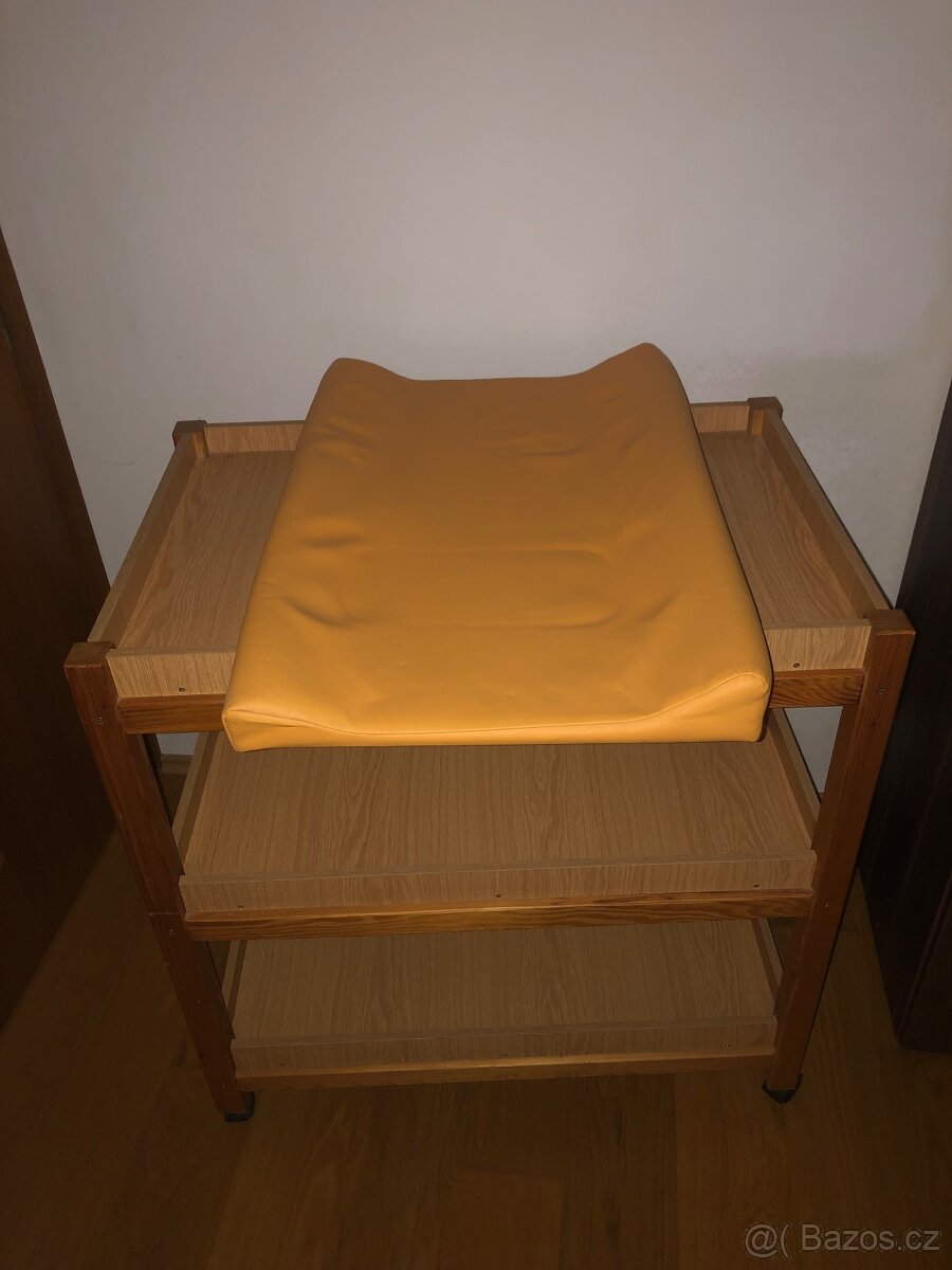 PŘEBALOVACÍ PULT