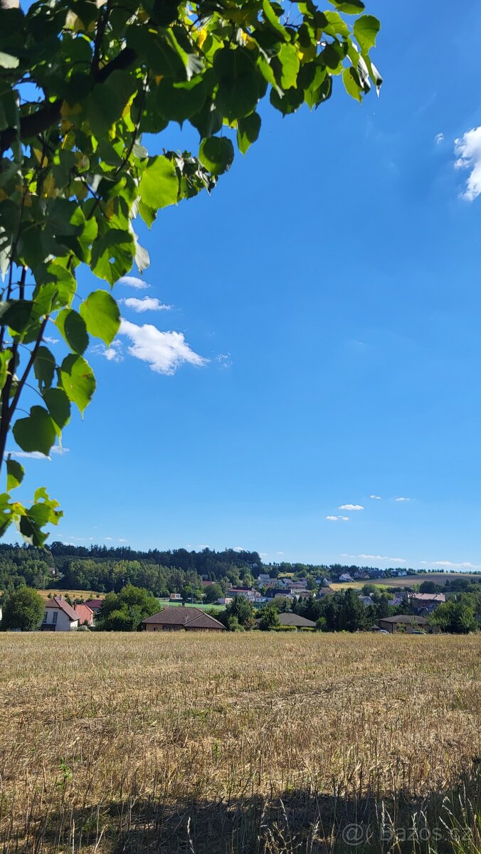 Krasny pozemek s vyhledem, jen pár minut od Prahy