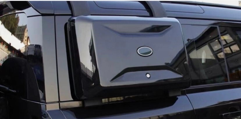 LR Defender 2025 - nový Vnější boční nosič vybavení