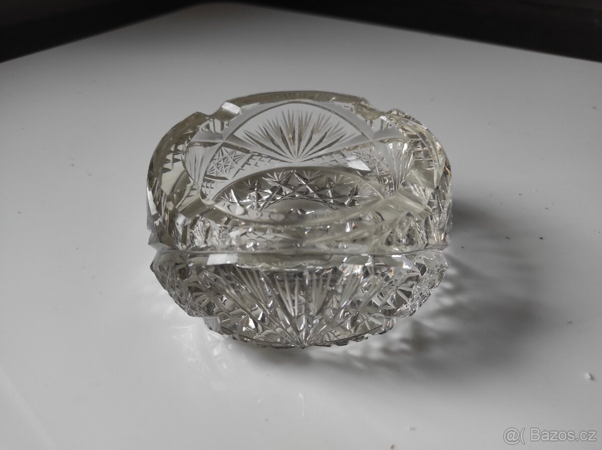 Skleněný popelník