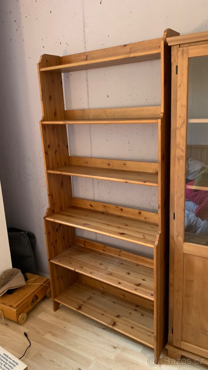 Ikea Leksvik knihovna masiv antik hemnes