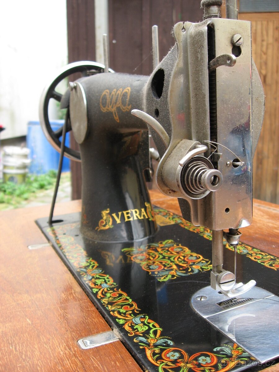 ŠLAPACÍ ŠICÍ STROJ VERA