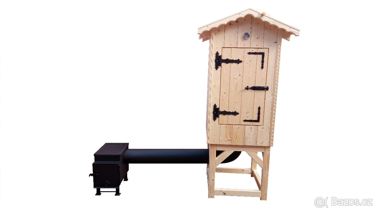 Dřevěná udírna s topeništěm, retro kování