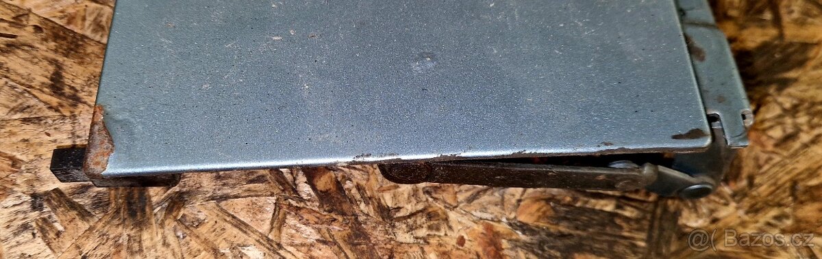 plech pod hrdlo nádrže VW T5