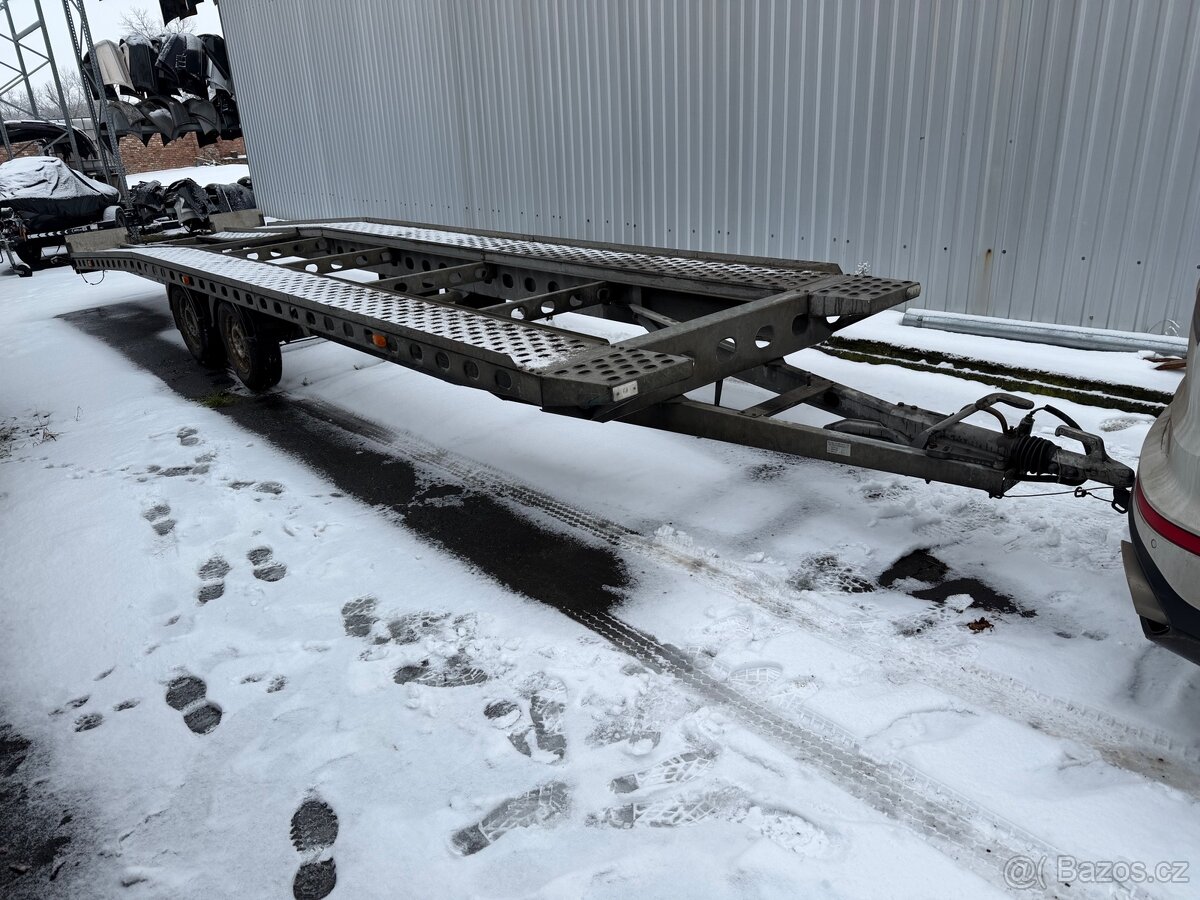 Autoprepravnik na dvě auta