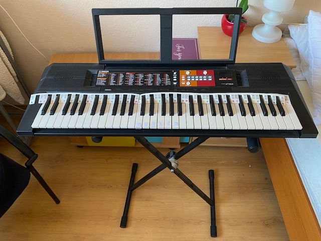 Digitální keyboard PSR-F51