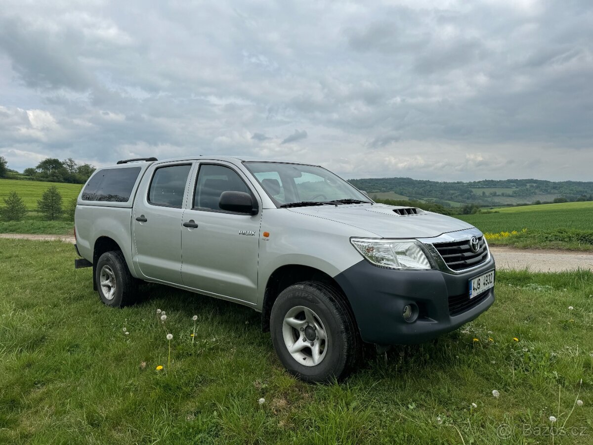 Toyota Hilux 2,5D, ČR 2013,servisní knížka,manuál,nebourané