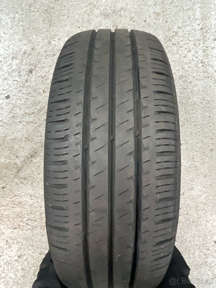 1x Hankook 215/65/15C Vantra LT