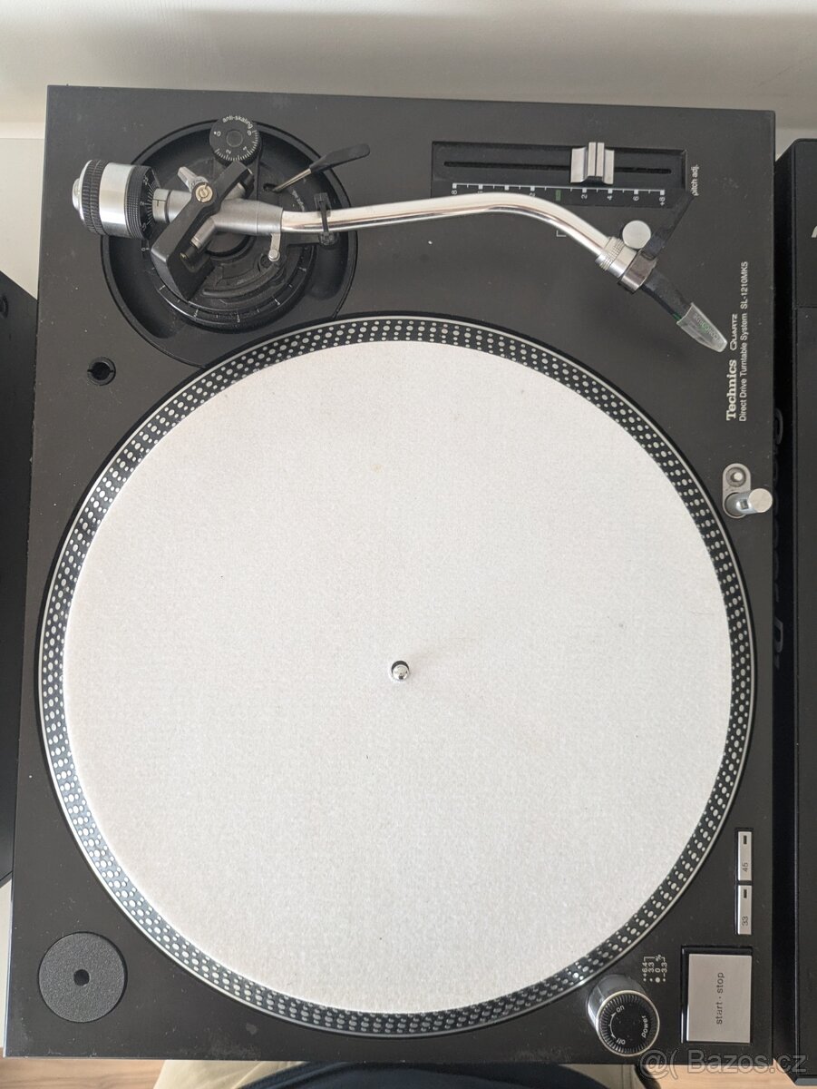 2x Gramofon Technics SL-1210MK5 a 2-kanál mix Pioneer DJM250