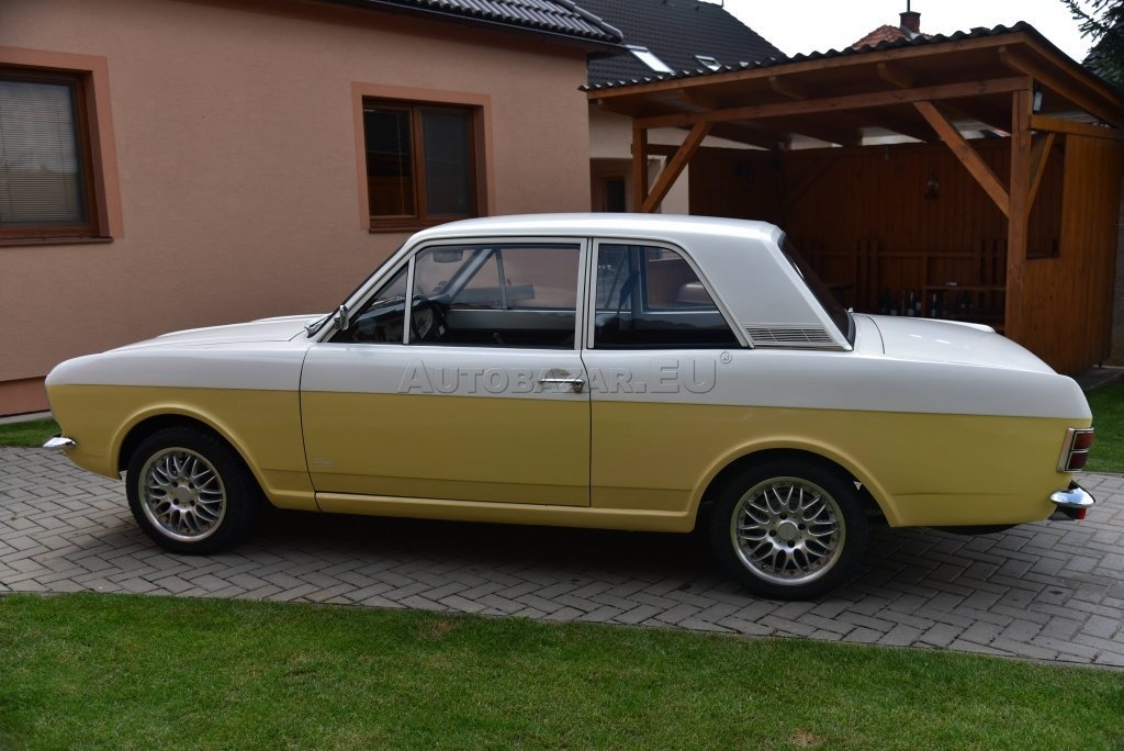 Ford Cortina