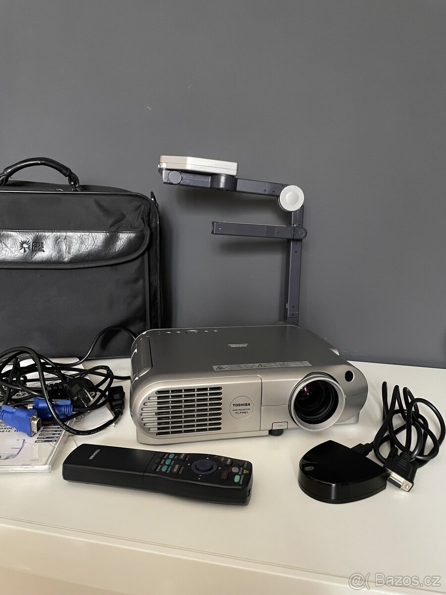 Projektor Toshiba TLP681
