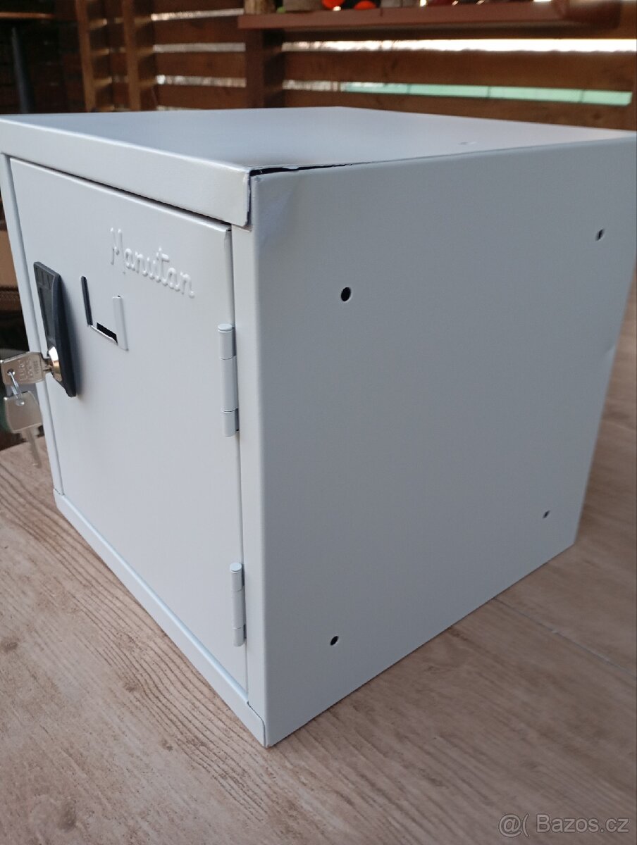 Plechova skříň - box