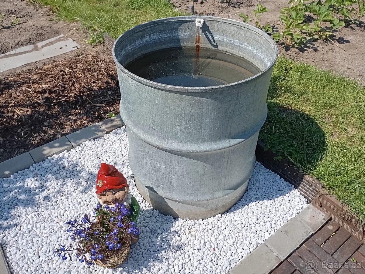 Prodám dvě plechové bečky (200 l)