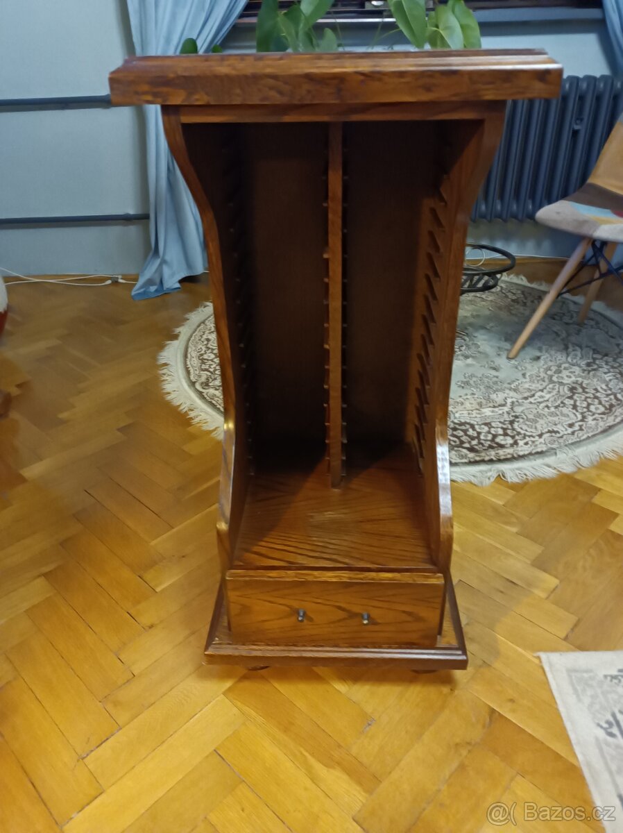 CD stolek Holandsko