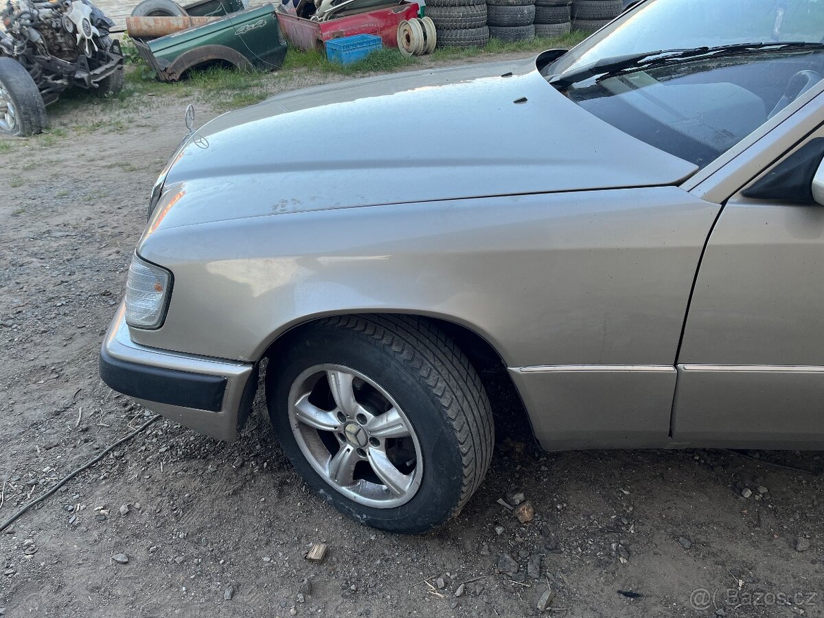 Přední blatníky na Mercedes w124 turbo