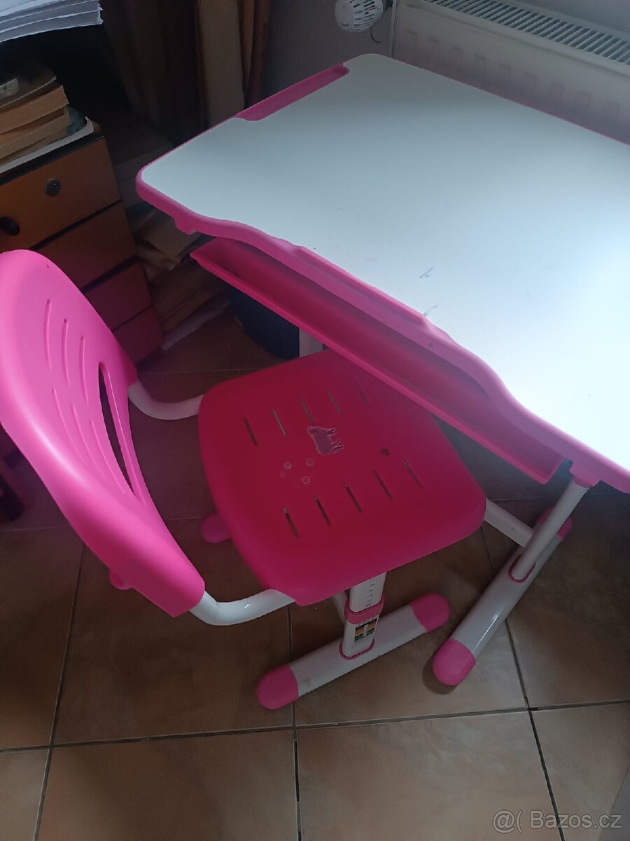 dětský stůl, růžový