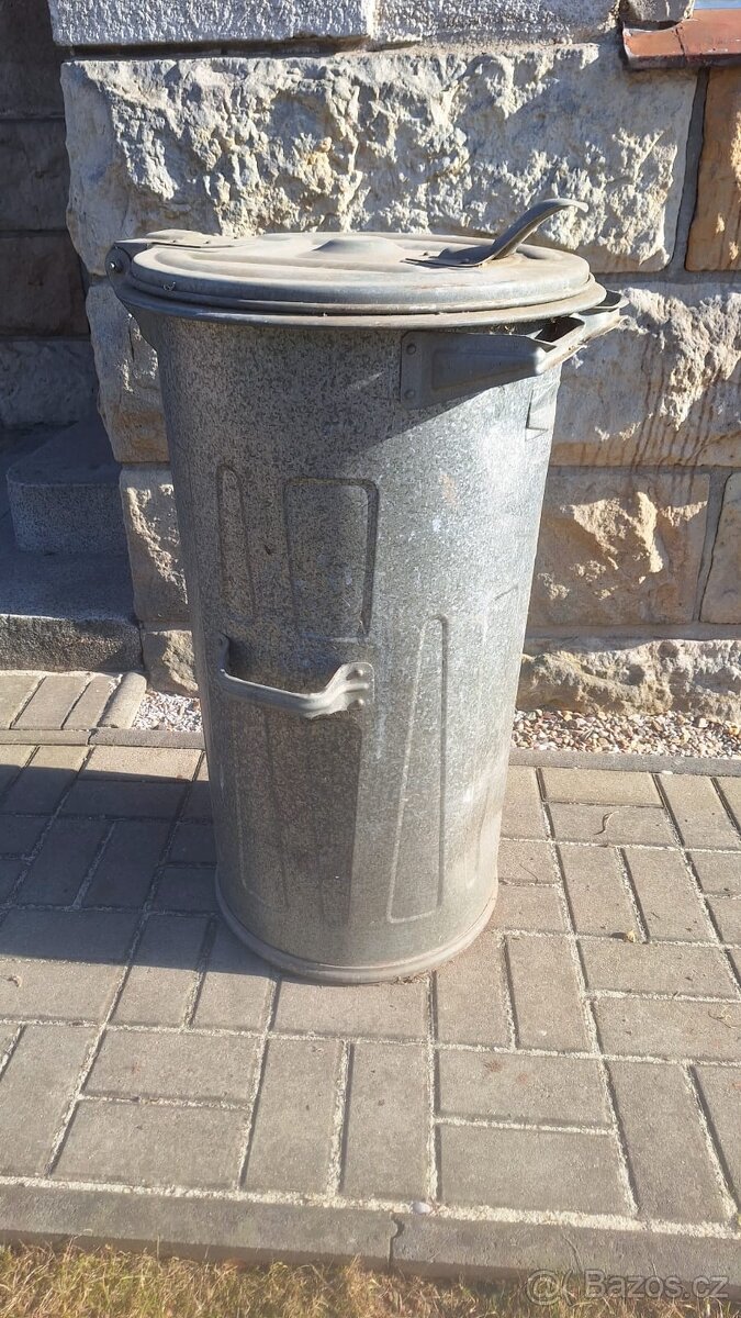 Kovová popelnice