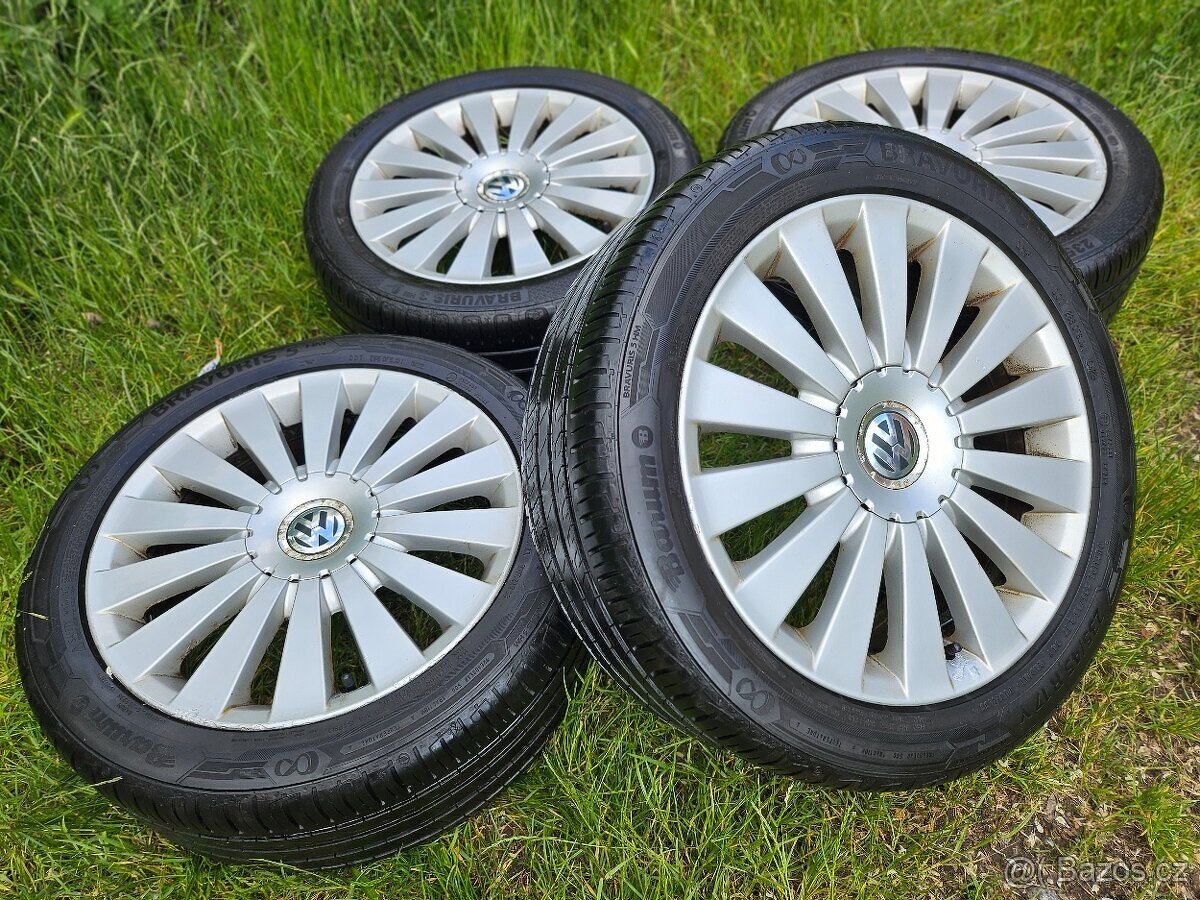 Kompletní letní orig. Alu kola VW MACAU - 235/45 R17 - 5x112