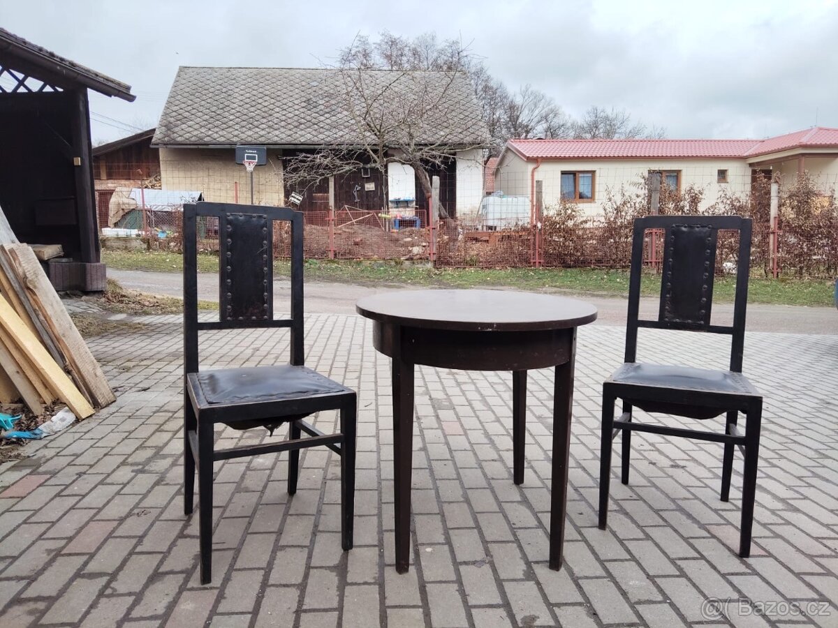 Starý stůl + 2 židle