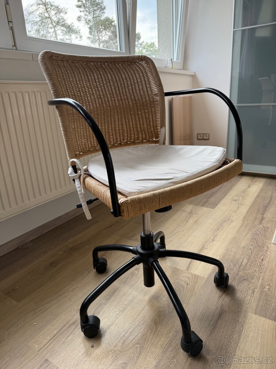 Otočná židle IKEA