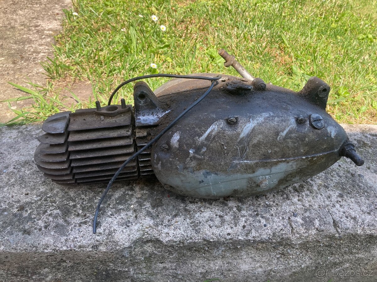 Motor Jawa 555/550