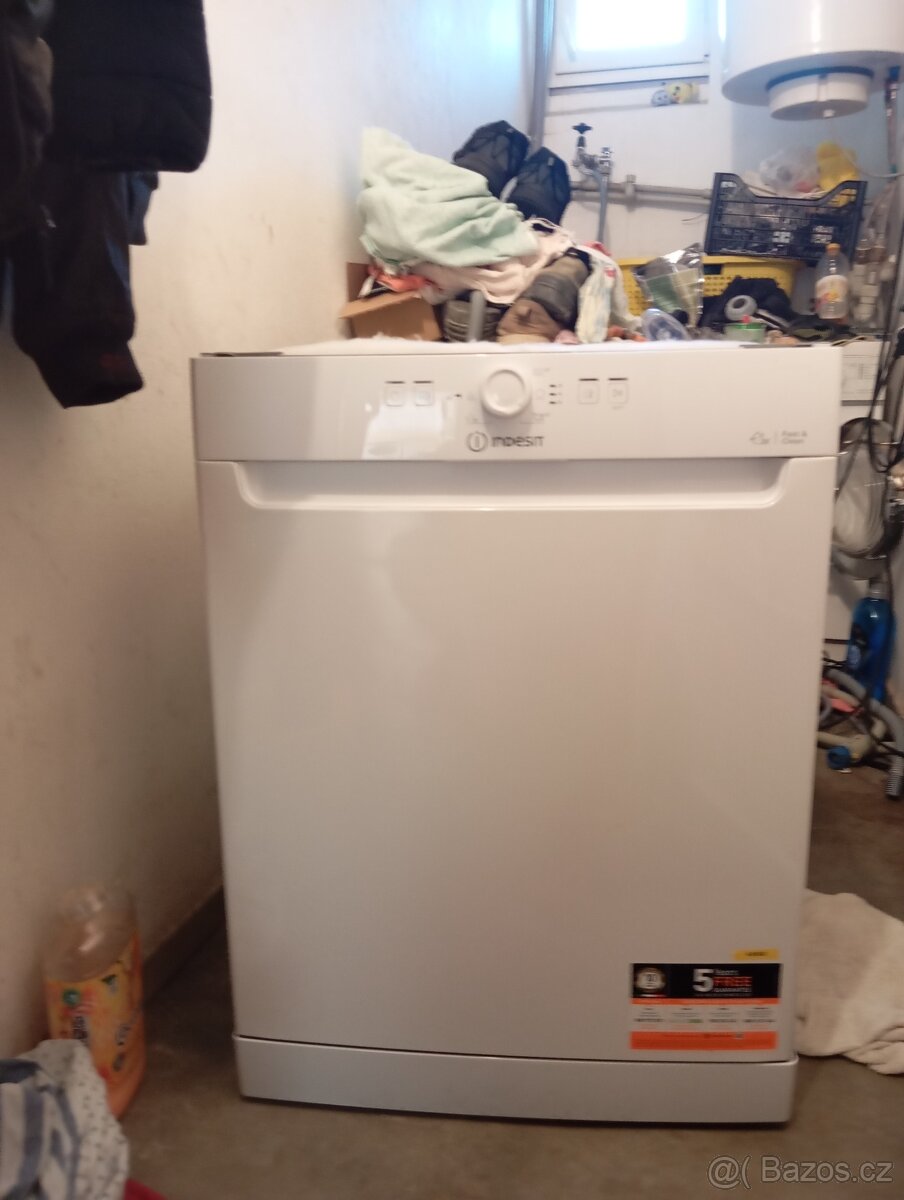 Myčka nádobí Indesit se zárukou