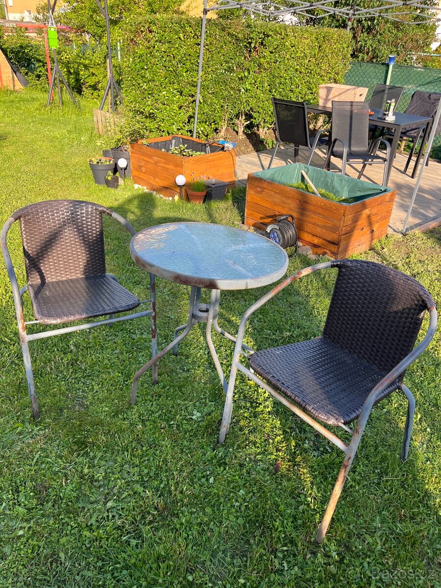 Stůl a židle