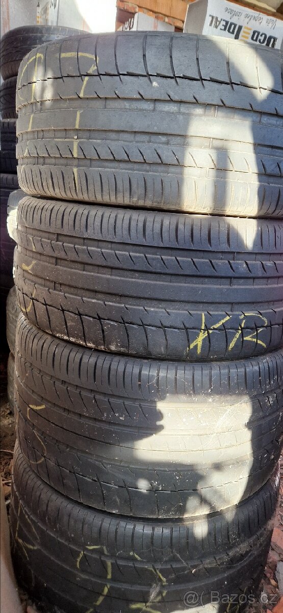 305/30r19 Michelin