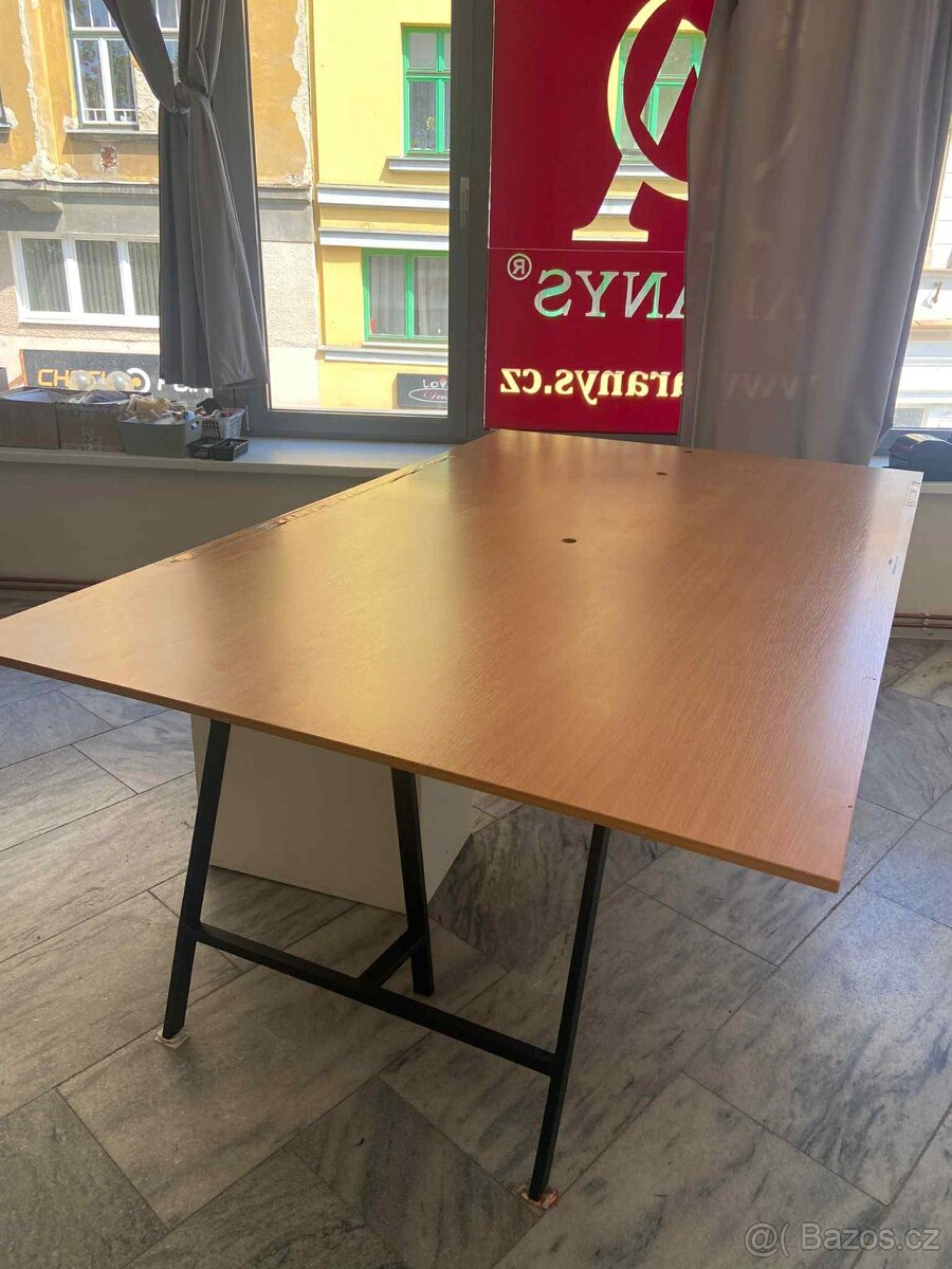 Velký pracovní / jednací stůl 240×150 cm — Přerov