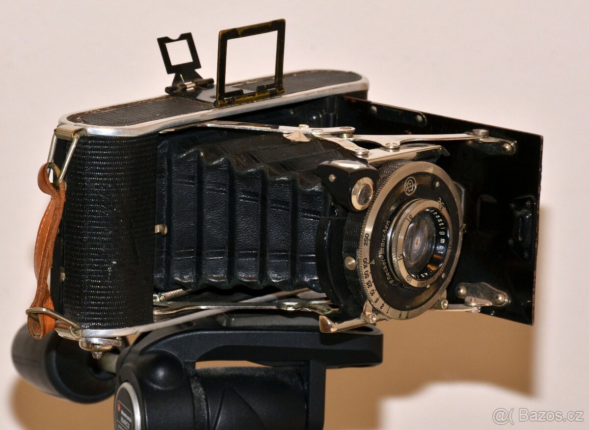 Skládací měchový fotoaparát F. Deckel na svitkový film