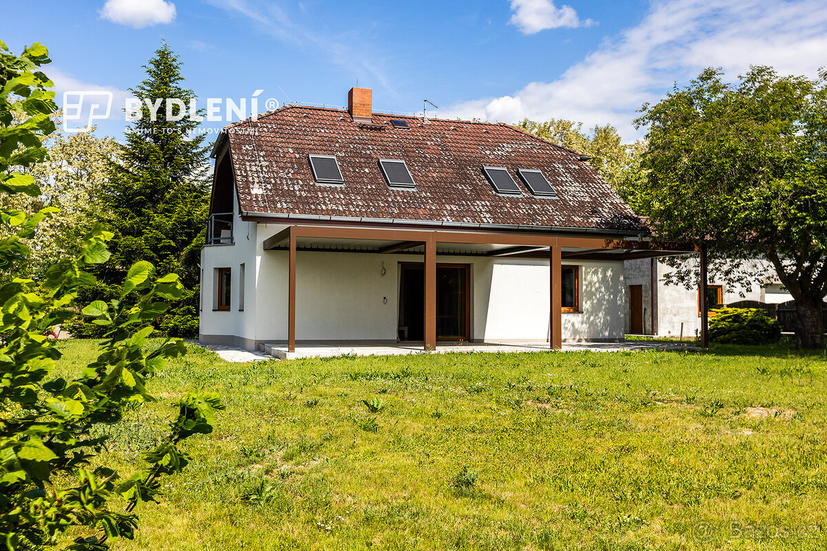 Prodej rodinného domu 260 m² s pozemkem 2122m²