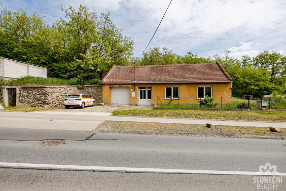 Rodinný dům 5+1, 3+1 na pozemku 840 m², obec Němčičky